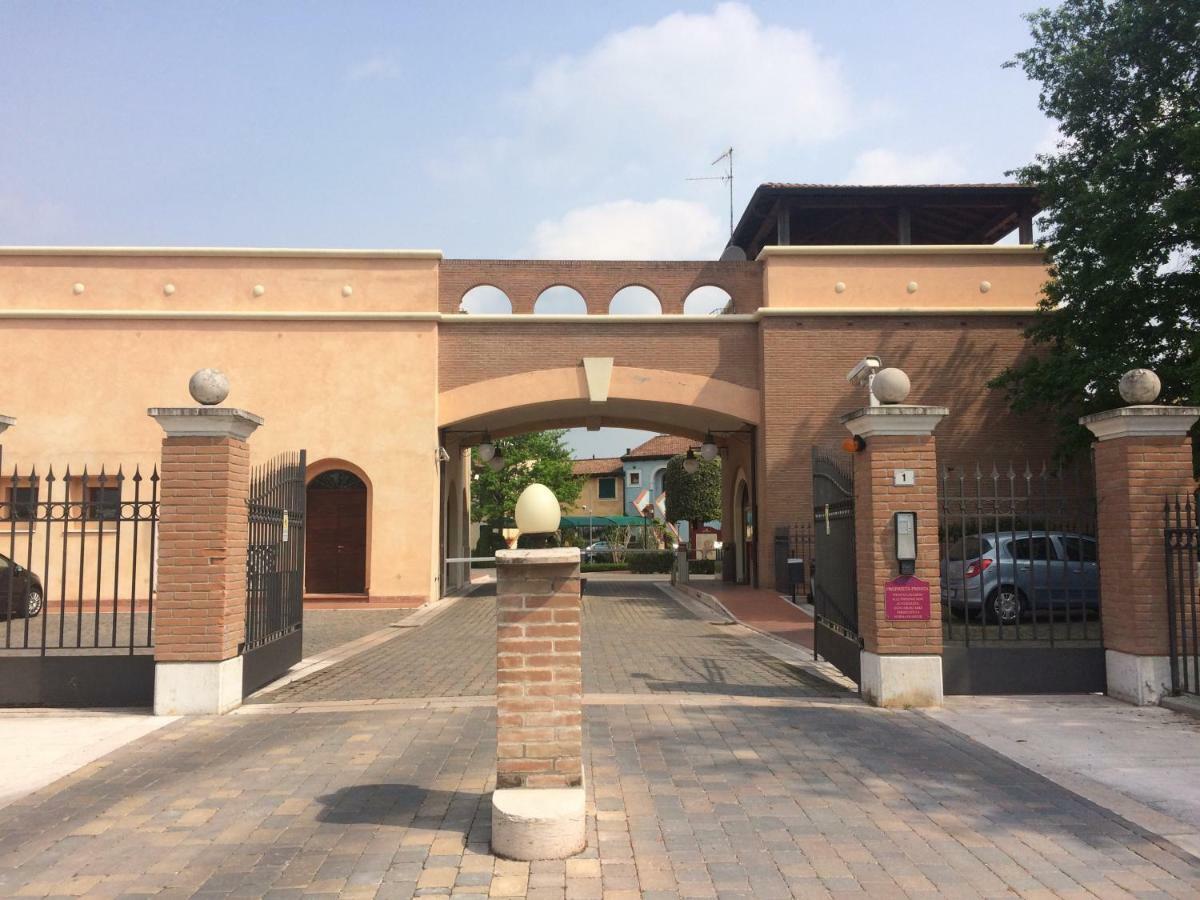 La Chicca Del Garda Apartman Peschiera del Garda Kültér fotó